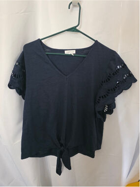 Women's LONE + LUX navy blue Short Sleeve Eyelet Detail Tie Front Tee Size M